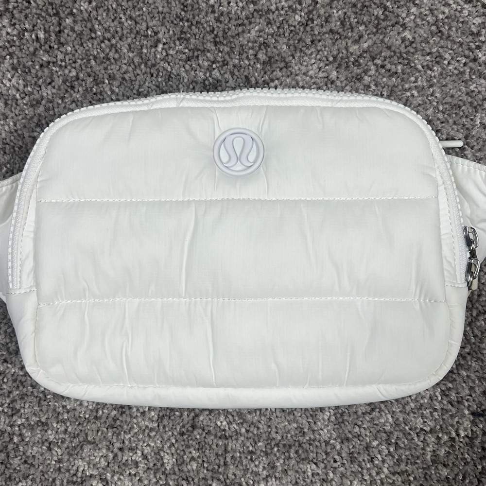 Lululemon Everywhere Wunder Puff White Belt Bag Crossbody Large 2L Fanny Pack